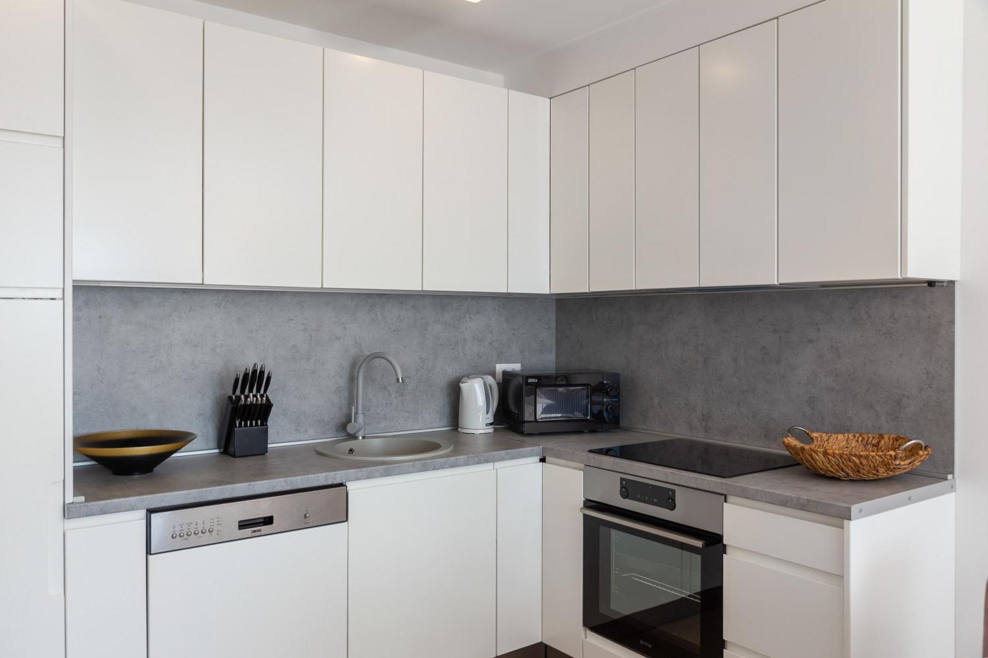 Apartment Adriatico - Sea View With Garage Makarska