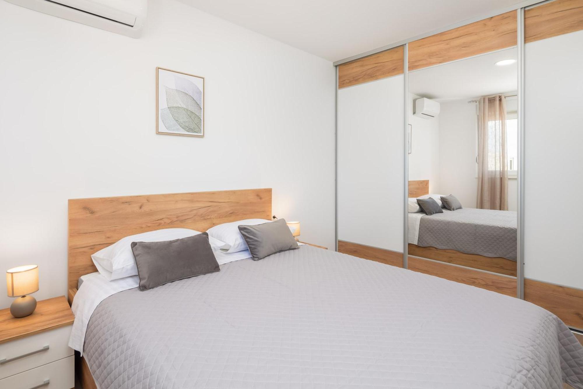 Apartment Adriatico - Sea View With Garage Makarska